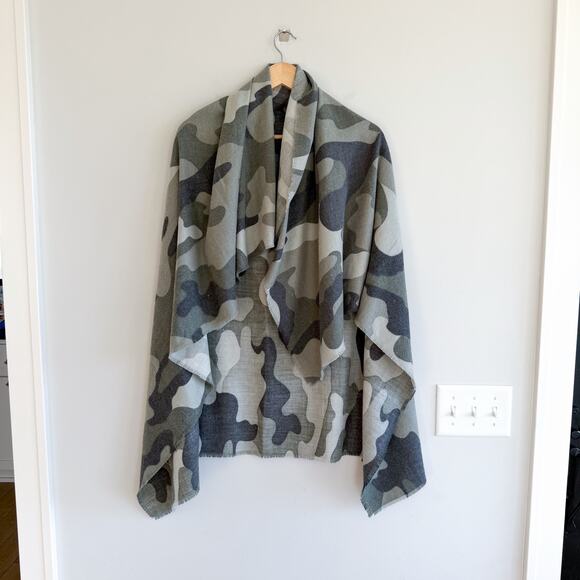 Express Camo Print Fringe Hem Square Wrap Scarf Gray Green One Size - Picture 1 of 6